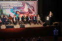 O governador Ratinho Junior assina o decreto para a criação de cinco novos cursos de nível superior na Unioeste, Unicentro e Unespar, entrega 10 ônibus para as atividades de campo das sete universidades estaduais e anuncia a nova edição do programa de Residência Técnica em Inovação, Transformação Digital e E-Gov.