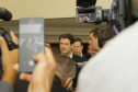 Curitiba, 04 de março de 2023 - O governador Carlos Massa Ratinho Junior, ao lado dos deputados estaduais, anunciou investimento R$ 500 milhões para a pavimentação asfáltica em cidades com até até 7 mil habitantes.