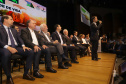 Curitiba, 04 de março de 2023 - O governador Carlos Massa Ratinho Junior, ao lado dos deputados estaduais, anunciou investimento R$ 500 milhões para a pavimentação asfáltica em cidades com até até 7 mil habitantes.