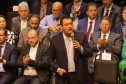 Curitiba, 04 de março de 2023 - O governador Carlos Massa Ratinho Junior, ao lado dos deputados estaduais, anunciou investimento R$ 500 milhões para a pavimentação asfáltica em cidades com até até 7 mil habitantes.