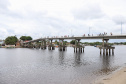 Além da reestruturação da Orla de Matinhos:serviço de esgotamento para a Ilha do Mel, a nova ponte da Ilha de Valadares, construção trapiches, Plano de Manejo da APA de Guaratuba e perto de R$ 300 milhões em licenciamentos: Litoral do Paraná segue como prioridade da gestão Ratinho Junior.