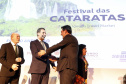 18ª edição, o Festival das Cataratas promoveu, na noite desta quarta-feira (31), no Hotel Recanto Cataratas, a solenidade de abertura do evento. Contou com a participação do governador do Paraná, Carlos Massa Ratinho Junior, Daniela Carneiro, ministra de Turismo do Brasil, e Sofía de Montiel de Afara, ministra do Turismo do Paraguai.