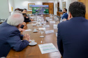 Governador Carlos Massa Ratinho Jr em reunião com a cooperativa Agrária.