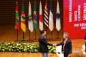 O governador Carlos Massa Ratinho Junior defendeu o fortalecimento da integração interestadual durante a abertura do 8º encontro do Consórcio de Integração Sul e Sudeste (Cosud), nesta sexta-feira (02), em Belo Horizonte.