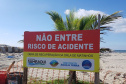 Com o avanço das obras da recuperação da Orla de Matinhos para pontos mais centrais da cidade, o Instituto Água e Terra (IAT) reforça o pedido para que moradores e turistas sigam atentos aos avisos de segurança, evitando acidentes.