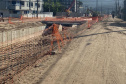 Com o avanço das obras da recuperação da Orla de Matinhos para pontos mais centrais da cidade, o Instituto Água e Terra (IAT) reforça o pedido para que moradores e turistas sigam atentos aos avisos de segurança, evitando acidentes.