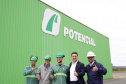 Lapa, 30 de junho de 2023 - O governador Carlos Massa Ratinho Jr., o vice-presidente Geraldo Alckimin e o presidemte do Grupo Potencial, Arnoldo Hammerschimidt lançam a pedra fundamental da esmagadora de soja para produção de biodiesel.