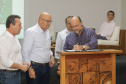 Os estados do Paraná e de São Paulo, por meio de seus secretários de Turismo, Marcio Nunes e Roberto Lucena, assinaram nesta quarta-feira (26/7) protocolo de Intenções para o fomento e promoção da Área Especial de Interesse Turístico Angra Doce, no conjunto formado pelo reservatório da Usina Hidrelétrica de Chavantes e seu entorno, abrangendo os municípios de Ribeirão Claro, Carlópolis, Siqueira Campos, Jacarezinho e Salto do Itararé (PR) e de Chavantes, Ourinhos, Canitar, Ipaussu, Timburi, Piraju, Fartura,