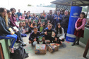 Sanepar doa 400 livros para escola rural em Quitandinha