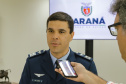 Curitiba, 24 de outubro de 2023 - O governador Carlos Massa Ratinho Jr., recebe em seu gabinete a visita de representantes do Cindacta II e concede Medalha de Honra da Casa Militar para oficiais.