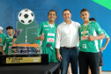 Conquista inédita: governador recebe jovens paranaenses que levantaram a Taça das Favelas
