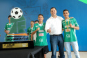 Conquista inédita: governador recebe jovens paranaenses que levantaram a Taça das Favelas