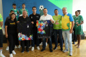 Conquista inédita: governador recebe jovens paranaenses que levantaram a Taça das Favelas