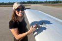 A tenente Jenifer Formanquevski é copiloto aeronave Grand Caravan C208B e a primeira mulher da Polícia Militar do Paraná a ter licenças para pilotar aviões e a segunda para pilotar helicópteros.