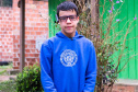 Por meio do projeto Óculos Amigo, Luiz Henrique da Rocha, 13 anos, recebeu um dispositivo de tecnologia assistiva que tem auxiliado o aluno da rede estadual de  ensino a ter mais autonomia na escola e em casa.