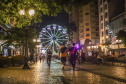  "Maior programação de Natal do Brasil estreia nesta sexta em Curitiba e aquece turismo". Os créditos estão nos nomes dos arquivos
