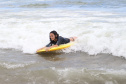 Veranistas podem fazer aulas gratuitas de bodyboarding em Matinhos e P