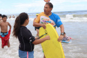 Veranistas podem fazer aulas gratuitas de bodyboarding em Matinhos e P