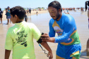 Veranistas podem fazer aulas gratuitas de bodyboarding em Matinhos e P