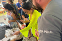 POLICIA PENAL DISTRIBUI BRINDES ARTESANAIS