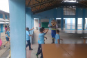 Voluntários da Copel orientam comunidades do Centro Sul sobre os cuidados com a rede elétrica 