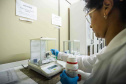 Composto por três laboratórios, a estrutura do IAT faz análises regulares de amostras de água, solo, sedimentos e peixes para a identificação de contaminantes e poluentes