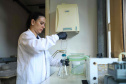 Composto por três laboratórios, a estrutura do IAT faz análises regulares de amostras de água, solo, sedimentos e peixes para a identificação de contaminantes e poluentes