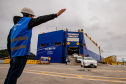 Porto de Paranaguá é o 1º a receber veículos elétricos fabricados por gigante chinesa que retoma vendas no Brasil