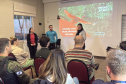 Técnicos do Instituto Água e Terra das regionais de Foz do Iguaçu, Cascavel e Francisco Beltrão passaram por uma capacitação com profissionais do Parque das Aves.