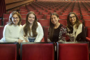A psicóloga Roseli Giboski que sempre frequenta as apresentações da Orquestra no Teatro Guaíra, levou a filha, a estudante de engenharia Simone Giboski Pinheiro, para o concerto deste domingo.