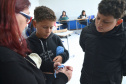 Alunos de colégios estaduais criam peças de crochê em aulas especiais