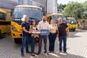 SEED - Colégios agrícolas recebem novos ônibus escolares para fortalecer a educação no campo
