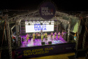 Atrações e balões animam o dia e show de fogos ilumina a noite de Castro, durante Festival da Primavera