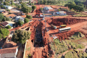 A obra de controle e recuperação da erosão no Emissário Água da Mina, em Loanda, no Noroeste do Paraná, alcançou neste mês 68% de execução.