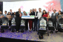 Com carrinhos e acessórios, Estado inicia distribuição inédita de 10 mil kits para mães e bebês