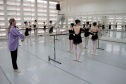 Escola de Dança Teatro Guaíra recebe masterclasses com grandes bailarinos da Ópera de Paris