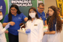 Com laboratório simulado, Tecpar mostra realidade do instituto a visitantes no Paraná Faz Ciência