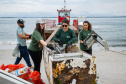 Mutirão de Limpeza das Praias da Ilha do Mel recolhe quase 11 toneladas de resíduos