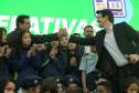  Para a capital do Estado, serão direcionados cerca de R$ 3,3 milhões para melhorias em três escolas. “Nós temos que pensar na pedagogia das crianças, mas é fundamental que elas tenham uma estrutura eficiente de apoio para aprender. E essas reformas vão nos ajudar muito a dar qualidade na sala de aula e bom ambiente de ensino. Com isso, as crianças conseguem aprender melhor, mais rápido e de modo mais eficiente”, agradeceu o prefeito de Curitiba, Eduardo Pimentel.