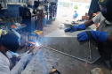 Oficina de serralheria do Complexo Penal de Piraquara produz carrinhos de mão para Rio Bonito do Iguaçu
