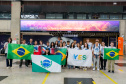 Com emoção e expectativas, 26 estudantes do Paraná embarcam para o Reino Unido pelo Programa Ganhando o Mundo