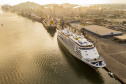 Navio de cruzeiros traz turistas da América do Norte e da Europa ao litoral do Paraná