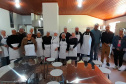 Ilha das Cobras recebe primeiras aulas da Escola do Mar com curso gratuito de gastronomia