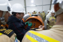 Cadetes do Corpo de Bombeiros fazem treinamento sobre produtos perigosos na Sanepar