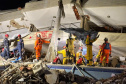 Brasil mantém força-tarefa dos bombeiros em busca de sobreviventes a dois dias do fim da janela de resgate