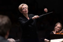 Orquestra Sinfônica do Paraná abre venda de ingressos para concerto com maestra britânica Catherine Larsen-Maguire