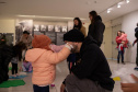 MON promove atividade sobre a obra de Chiharu Shiota para bebês de 2 a 3 anos 