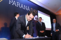 O governador Carlos Massa Ratinho Junior sanciona durante o evento Paraná Day, a lei do Programa de Parcerias do Paraná. - Curitiba, 05/02/2019 - Foto: Rodrigo Félix Leal