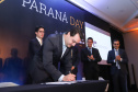 O governador Carlos Massa Ratinho Junior sanciona durante o evento Paraná Day, a lei do Programa de Parcerias do Paraná. - Curitiba, 05/02/2019 - Foto: Rodrigo Félix Leal