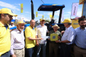 Novos maquinários aumentam produção em pequenas propriedades. Na quinta-feira (8), no Show Rural, em Cascavel, o governador Ratinho Junior fez a entrega de tratores para José Modena e para mais dois agricultores de Catanduvas, Geraldo Marafom e Roberto de Jesus Iung. - Cascavel, 07/02/2019 - Foto: Rodrigo Félix Leal/ANPr